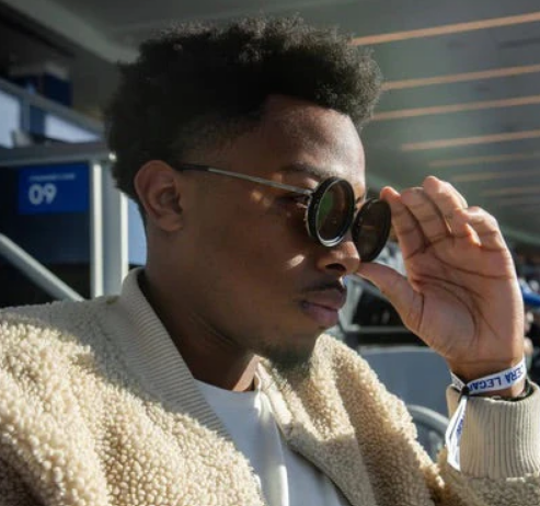 AutoVision™ – Tu visión siempre cómoda, sin importar el entorno.